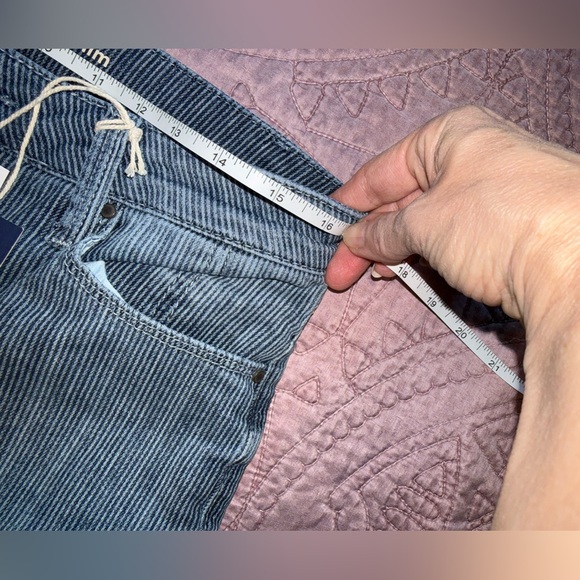 Laurie Felt Classic Denim Boyfriend Roll Cuff Jeans in 4 - Picture 4 of 15